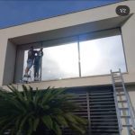 Lire la suite à propos de l’article Film miroir sans tain : la solution idéale pour se protéger des regards indiscrets à la maison