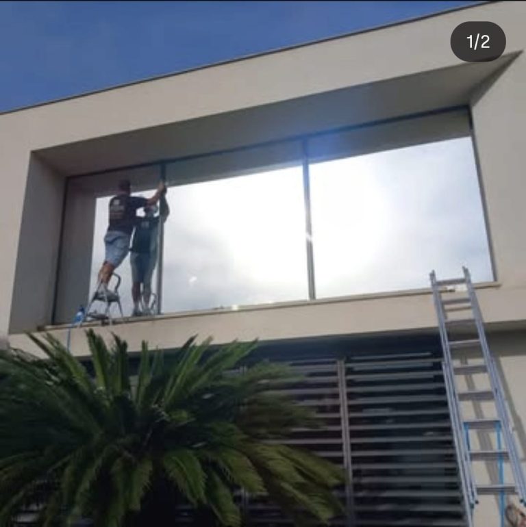 Lire la suite à propos de l’article Film miroir sans tain : la solution idéale pour se protéger des regards indiscrets à la maison